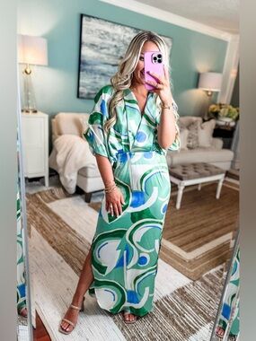 Umgee Silky Curved Hem Abstract Patterned Dress Size L Green Multi